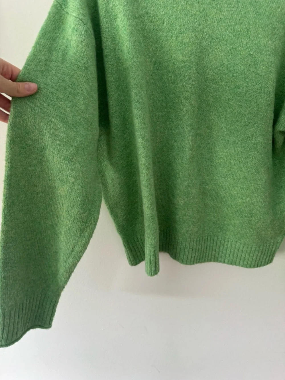 NWT American Eagle Outfitters Green Crewneck Sweater Small